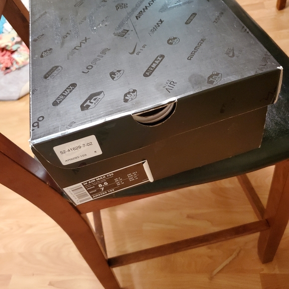 Women's Nike air max 720 - Picture 2 of 5